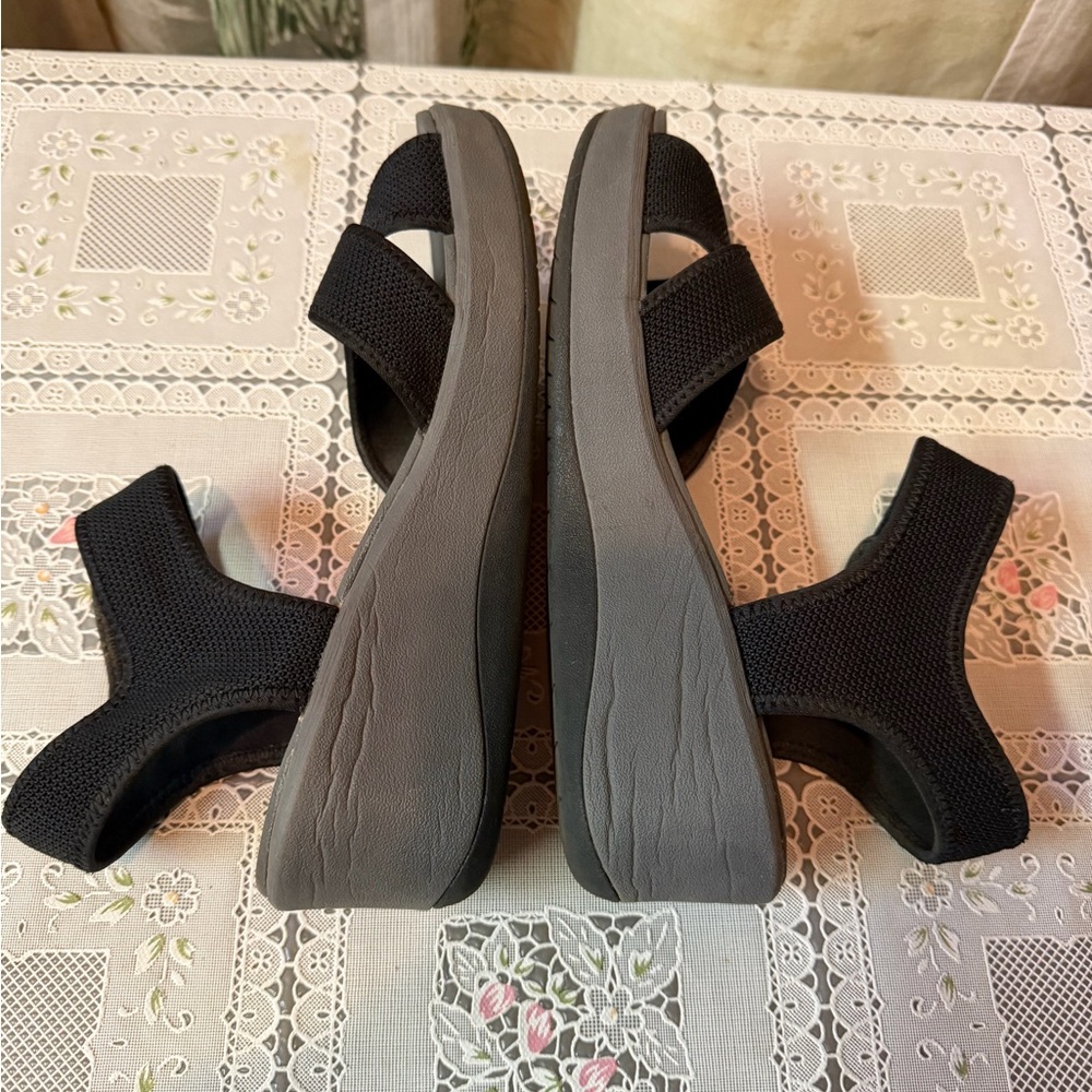 Clarks Black Crisscross Strap Comfort Sandals - Picture 3 of 6